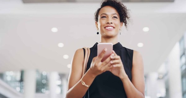 Quelles sont les méthodes pour instaurer une communication efficace dans une équipe de projet multinationale?