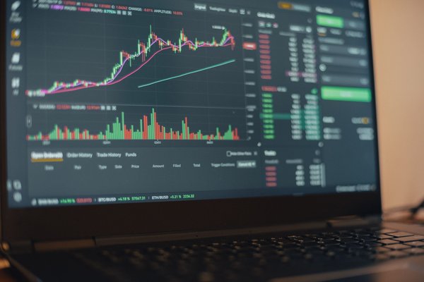 Découvrez les meilleures formations trading pour 2025 !